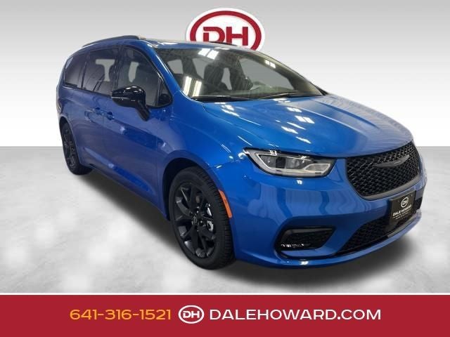 2026 Chrysler Pacifica Select in Hydro Blue Pearlcoat — front three-quarter view